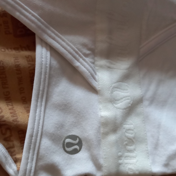 Lululemon tank - Picture 3 of 6